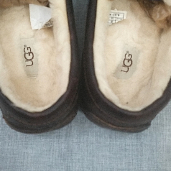 UGG ascot dark brown leather men's shearling lined slippers, size 9 - Picture 6 of 10